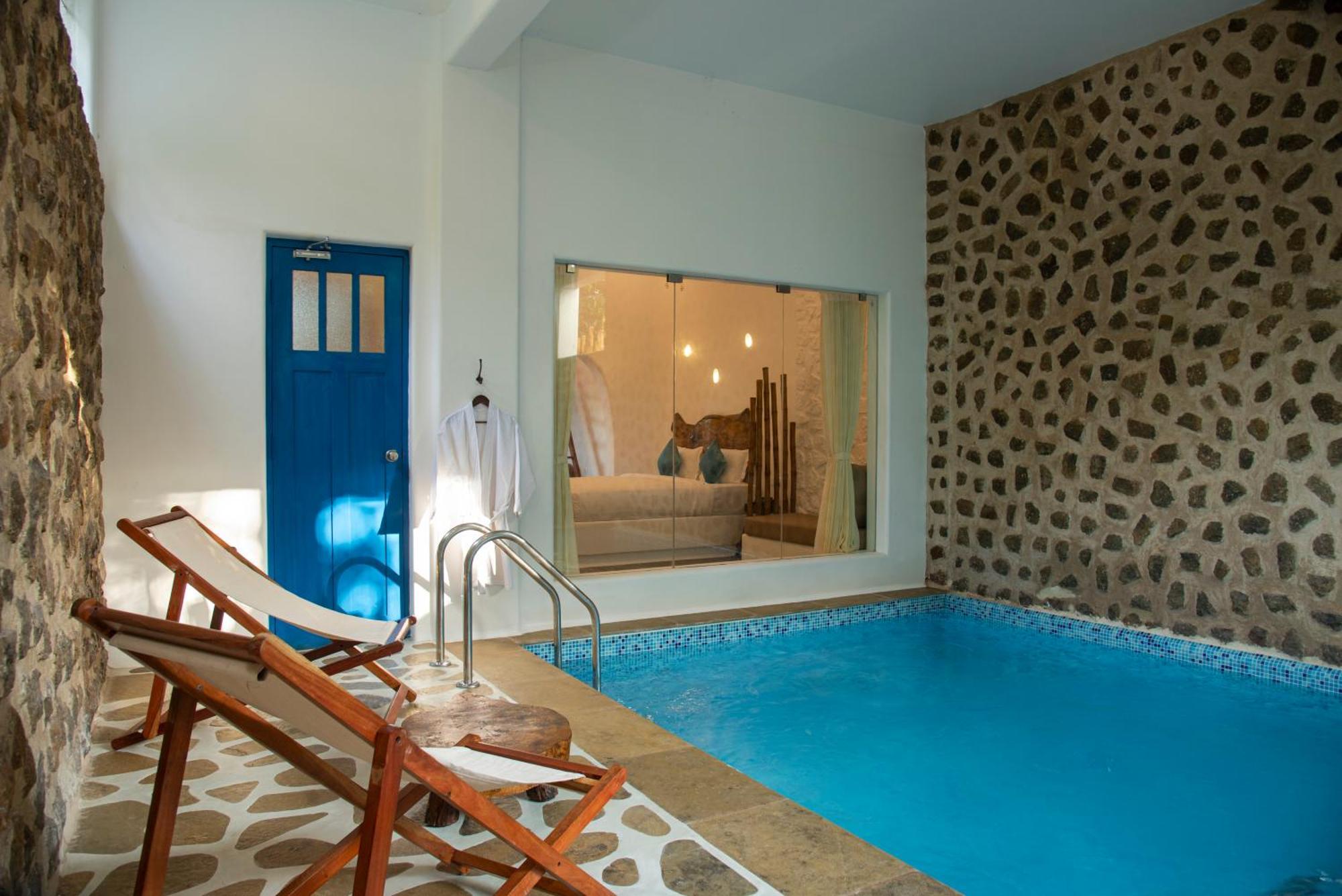 Conch Resort Luxury Private Pool Suites 蓬蒂切里 外观 照片