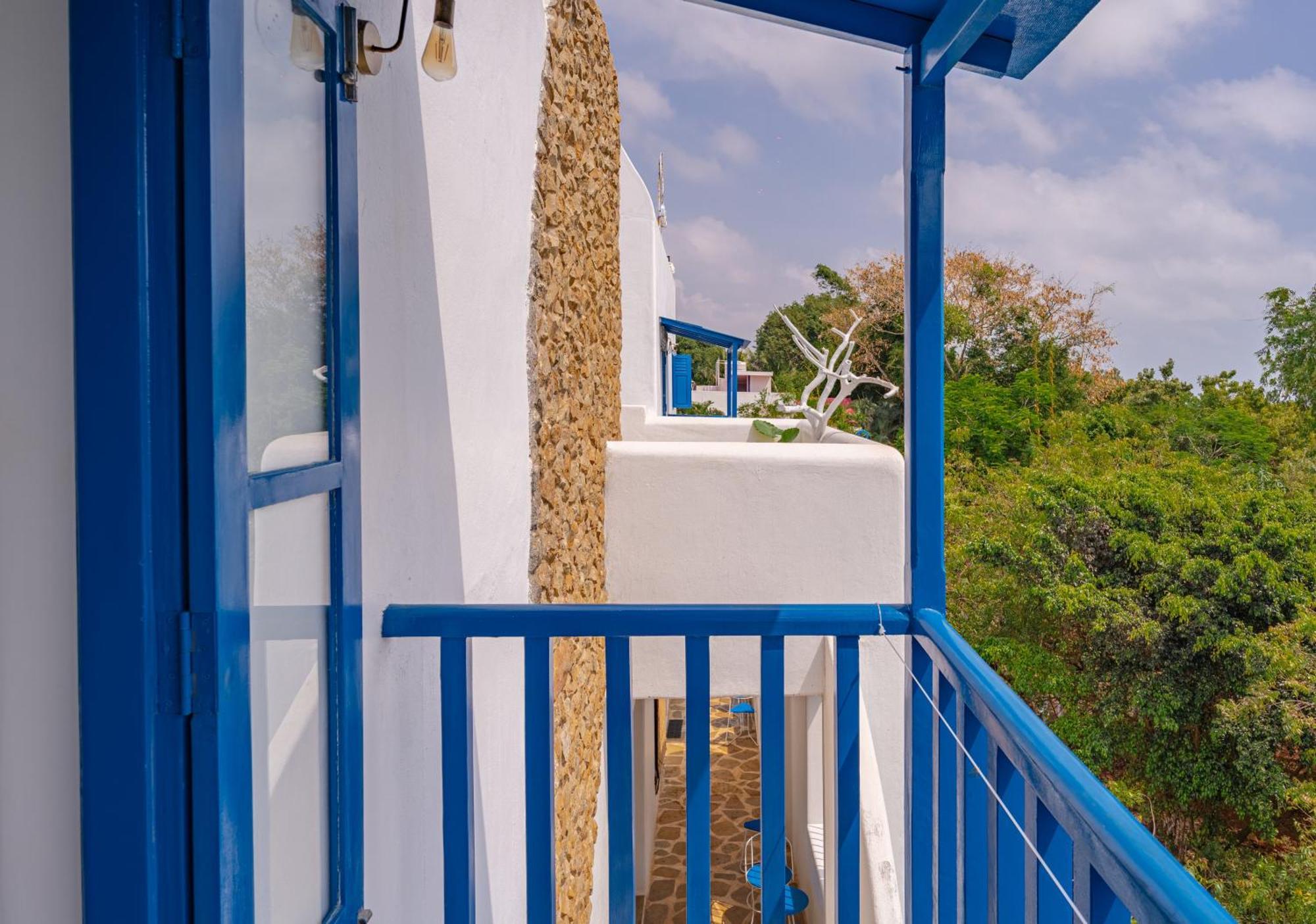 Conch Resort Luxury Private Pool Suites 蓬蒂切里 外观 照片